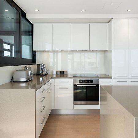 Apartamento Superb Elevated Views Of Harbour With Heated Pool, Gym & Parking Mount Maunganui Exterior foto